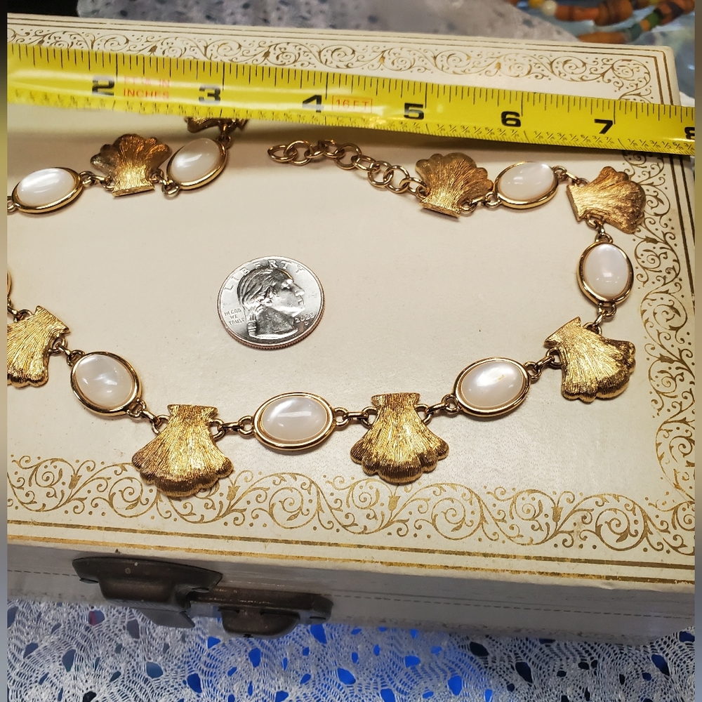 Vintage MONET Gold Tone Shell & Mother of Pearl Necklace - Picture 4 of 4